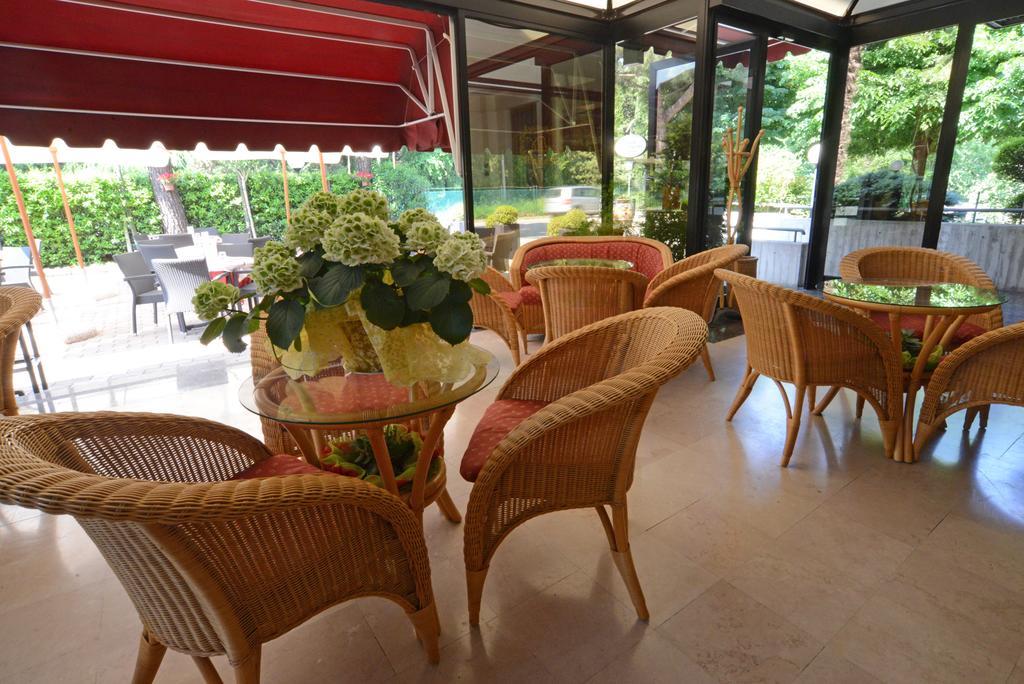 Hotel Dolci Colli Peschiera del Garda Bagian luar foto