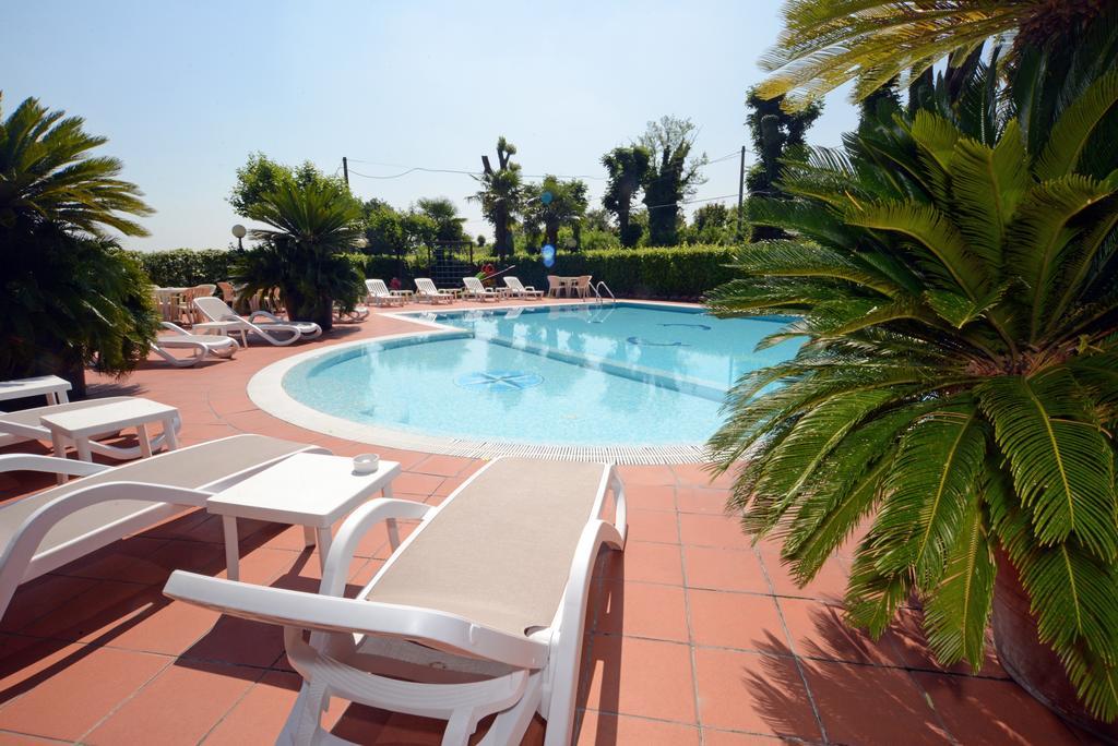 Hotel Dolci Colli Peschiera del Garda Bagian luar foto